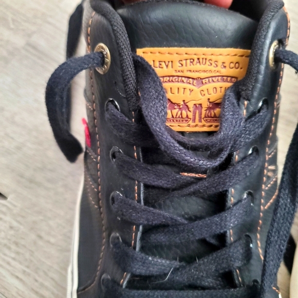 Men's Levi's Shoes - Picture 2 of 6